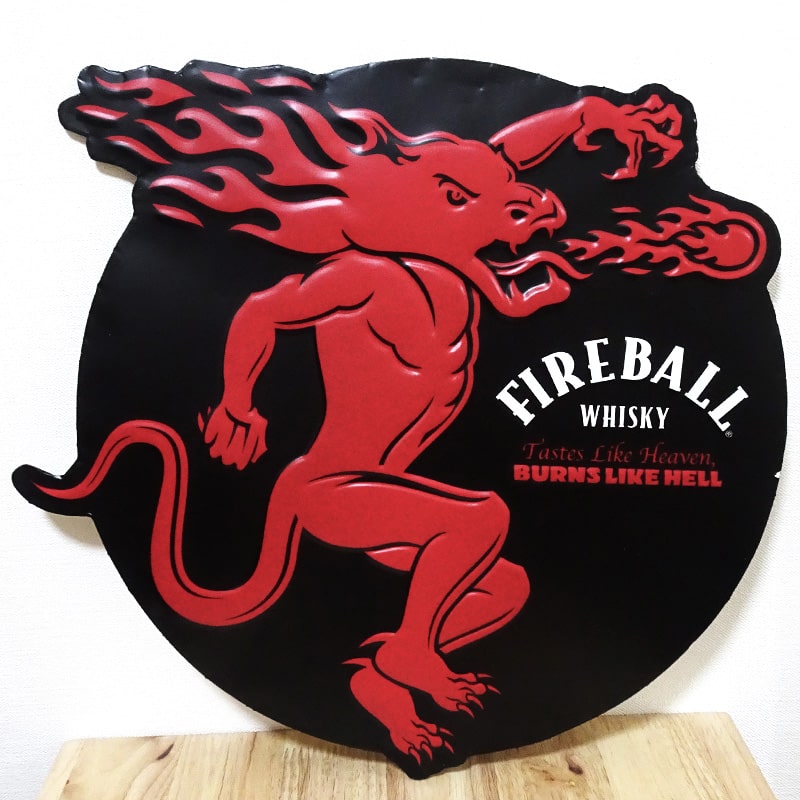 ブリキ看板 ファイヤーボール ウイスキー エンボスメタルサイン FIREBALL 正規ライセンス品 プレート 壁飾り アメリカン ダイカット かっこいい 雑貨 インテリア ディスプレイ バー カフェ 店舗