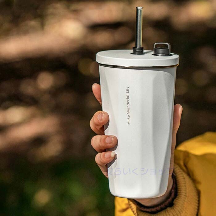 商品説明商品仕様商品名:タンブラー容量：600mlメイン素材：304ステンレス鋼蓋の素材：プラスチック+シリコン+304ステンレス鋼ストローの素材:304ステンレス鋼+シリコンサイズ:約10.1X18.6cm重さ:約370gカラー：ホワイト、ブラック、オレンジ、ブルー、パープル生産国:中国二重断熱構造保冷保温に優れた真空断熱二重構造で、温かい 状態も冷たい状態 も長時間キープすることができ ます。冷たい飲みのもを入 れても結露なし！304ステンレス鋼食品グレードのステンレス鋼で作られ、 保温保冷効果が抜群！異臭がない。 安 全安心に使用できます。細部迄こだわるデザインストローに蓋付き、不要の時にも清潔を保ちます！蓋の内部に水漏れ防止加工されます！水漏れ防止！カバンに入れたまま、持ち運び楽々！どんな飲み物シーンにも夏のビール、アイスコーヒー、また冷たい麦茶に。 冬にホットコーヒー、暖かいお湯にも！オールシーズン でお使うことはできます！手頃のサイズ手に握やすい手頃のサイズと重さもポイント！ ストローを挿して飲めますし、蓋を付けたままで飲めます。様々な場合に大活躍！ホーム、オフィス、、アイスドリンク、 バーベキュー 運動やアウトドアなど幅広いご使用いただけます。 自分用だけでなく、プレゼントとしても人気が高い！モニターにより色の見え方が実際の商品と多少異なることがございます。あらかじめご了承ください。洗濯の際は色落ちの可能性がありますので単品手洗いでお願いいたします。商品生地、色合い、装飾部品の色やデザインなど、生産時期によって、差異が生じます。そのため、同じ商品を複数点ご購入の場合、場合によって色、コサージュのデザイン等差異がでる場合がございます。ご了承ください。在庫発送について発送について土日祝日は休業日とさせて頂いております。弊店は発送時間の指定を承っておりませんので、ご了承ください。在庫について商品によっては、弊社運営の多店舗と在庫を共有しているものがございます。ご注文頂くタイミングによっては、ホームページ上で在庫がある商品も欠品になる場合がございます。入荷待ち/突然に在庫切れの商品に関しましては、別途メールにてご連絡差し上げます。ご了承の上ご注文下さいます様お願い申し上げます。検索キーワードタンブラー 保温 保冷 蓋つき タンブラー 持ち運び ストロー付き 600ml 水筒 タンブラー こぼれない 大容量 真空断熱 コーヒー マグボトル 大容量 水筒 おしゃれ 真空クエンチャー ストロータンブラー 真空断熱 タンブラー 直飲み おしゃれ 水筒 マグボトル コーヒーカップ 持ち運び カップ ステンレス ビール オフィス ステンレス 結露しない 広口 アウトドア スポーツ観戦 車載せレジャー プレゼント ギフト タンブラー 持ち運び タンブラー 蓋付き タンブラー 保温 保冷 蓋付き 水筒 タンブラー コーヒー ストロー タンブラーwater6waterbttle6