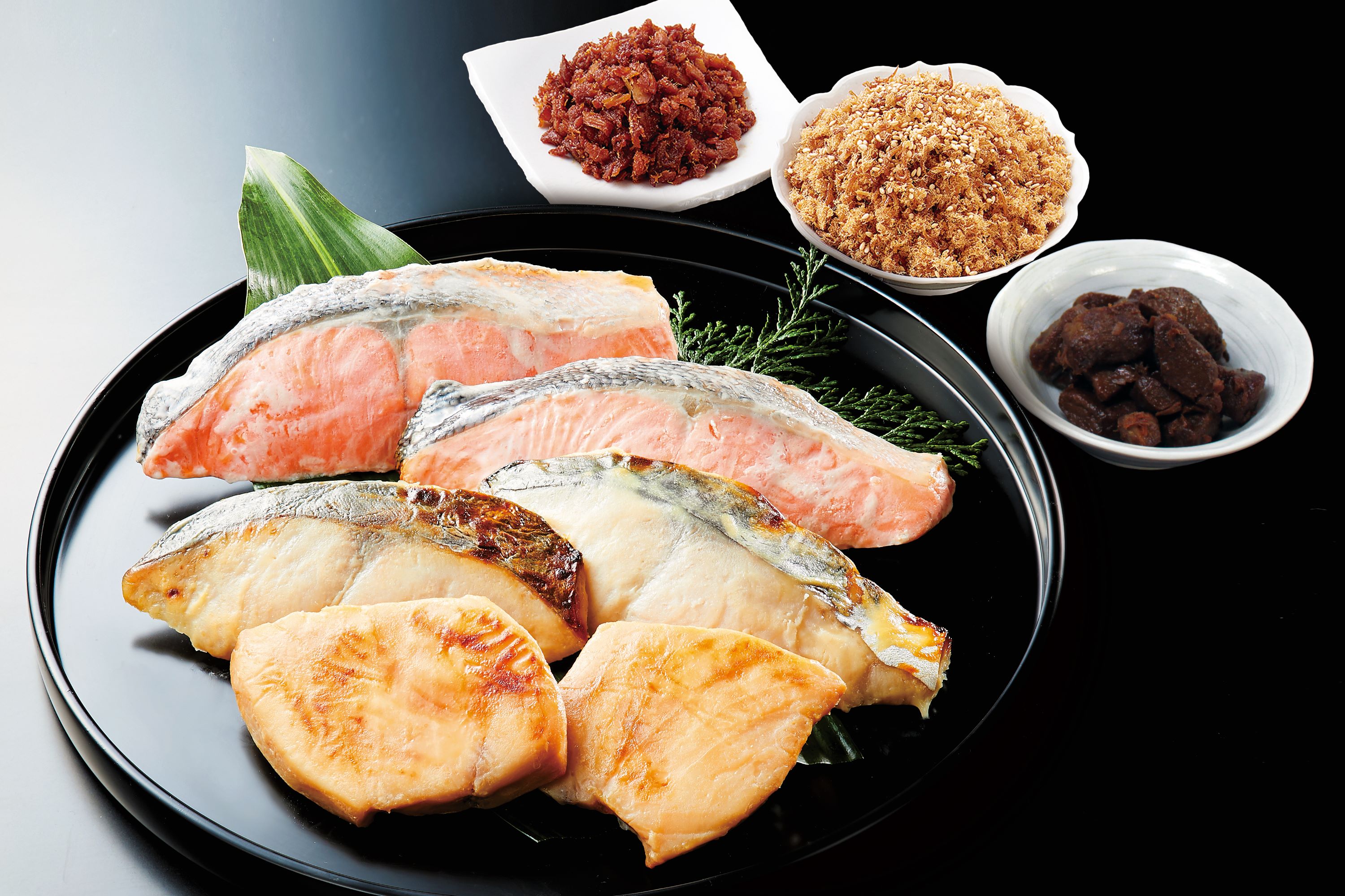 【母の日限定ギフト】5月12日・13日・14日（母の日）・15日届け 焼魚【八幡-はちまん-ny01】（送料込み）神奈川名産 三崎 無添加 レンジ簡単 焼魚 手軽 ギフト ギフトセット 詰合 贈答 旬の魚 かじき さわら　キングサーモン つくだ煮 味噌漬 粕漬 西京漬　母の日のサムネイル