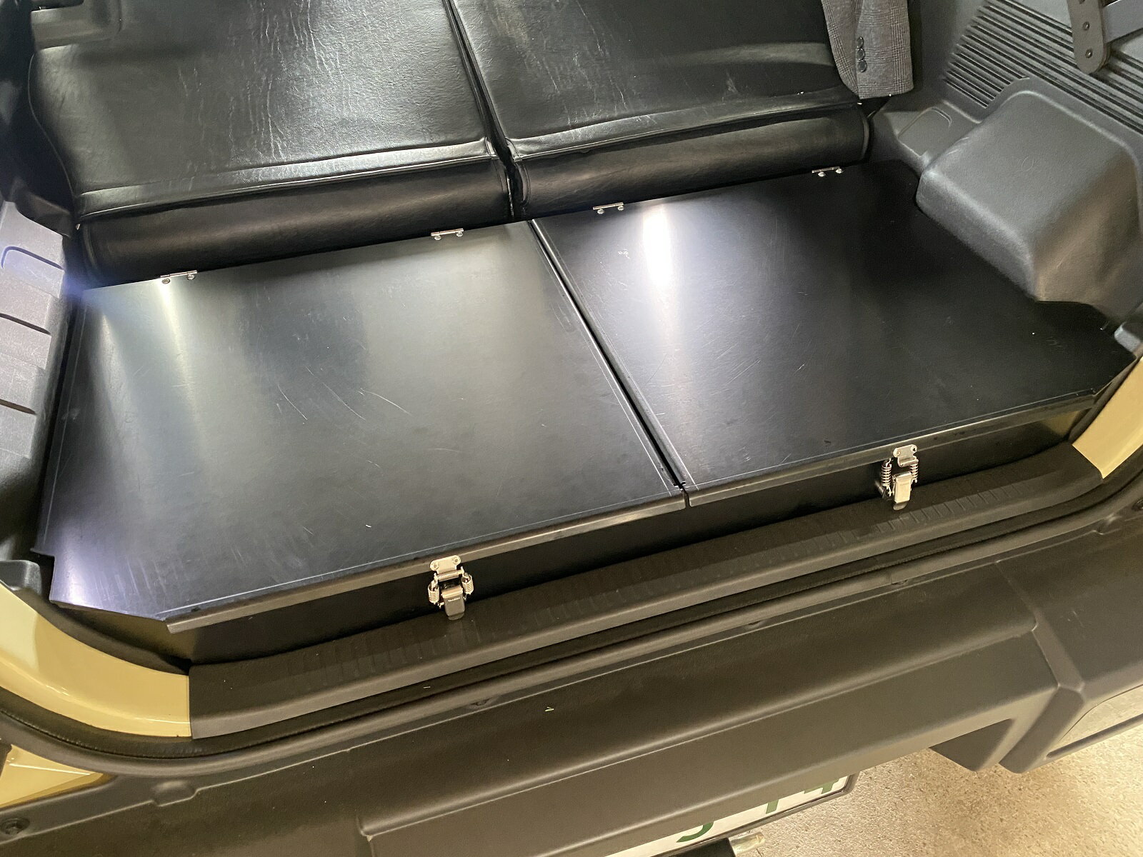 Eクラス セダン サンバイザー収納ホルダー