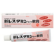 内容量30g商品説明新レスタミン軟膏は、やわらかく、伸びやすい乳剤性軟膏です。かゆみなどの広い患部にも塗り広げやすく、使用感のよいお薬となっております。本剤は無香料、無着色、低刺激性です。効能効果湿疹、皮膚炎、かゆみ、かぶれ、あせも、ただれ、しもやけ、虫さされ、じんましん配合成分ジフェンヒドラミン塩酸塩　20mg　《添加物》ワセリン、流動パラフィン、セタノール、ステアリルアルコール、グリセリン、ミリスチン酸オクチルドデジル、カルボキシビニルポリマー、キサンタンガム、ポリオキシエチレン硬化ヒマシ油、ポリソルベート60、ステアリン酸ソルビタン、エデト酸Na、パラベン、クエン酸、水酸化Na用法・容量1日数回適量を患部に塗布する。＜用法・用量に関する注意＞1、用法・用量を守ること。2、小児に使用させる場合には、保護者の指導監督のもとに使用させること。3、目に入らないように注意すること。万一、目に入った場合には、すぐに水又はぬるま湯で洗うこと。なお症状が重い場合は、眼科医の診療を受けること。4、外用のみに使用すること。使用上の注意点（相談すること）1、次の人は使用前に医師または薬剤師に相談すること　　　(1)医師の治療を受けている人　　　　(2)本人又は家族がアレルギー体質の人　　　　　　　　　　　　　　　　　　　　　　　　　　　　　　　(3)薬によりアレルギー症状を起こしたことがある人。　　　　　　　　　　　　　　　　　　　　　　　(4)湿潤やただれにひどい人　　　　　　　　　　　　　　　　　　　　　　2、次の場合は、直ちに使用を中止し、添付文書を持って医師又は、薬剤師に相談すること　　　　　　　　　　　　　　　　　　保管および取扱い上の注意（1）高温をさけ、直射日光の当たらない湿気の少ない涼しい所に密栓して保管すること。（2）小児の手の届かない所に保管すること。（3）他の容器に入れ替えないこと。（誤用の原因になったり品質が変わる。）（4）使用期限（台紙及びチューブに記載）をすぎた製品は服用しないこと。使用期限使用期限まで半年以上ある商品をお届致します。発売販売元・お客様相談室興和株式会社お客様相談センターTEL:03-3279-7755FAX:03-3279-7566電話受付時間:月〜金（祝日は除く）9:00〜17:00メーカー名興和新薬（株）製造販売元興和株式会社広告文責株式会社コクミンTEL 06-6671-0315区分第3類医薬品文責：吉田修吾日本製関連商品 　