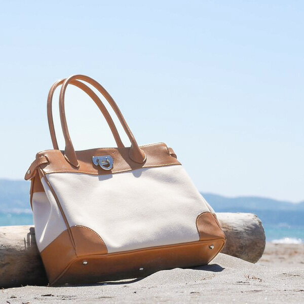 皇室御用達　永遠の定番クラシックトートから夏にも持ちたい帆布バッグ新登場　Classic Tote Canvas（クラシックトートキャンバス） 濱野 バッグ denhamano デンハマノ 369-128