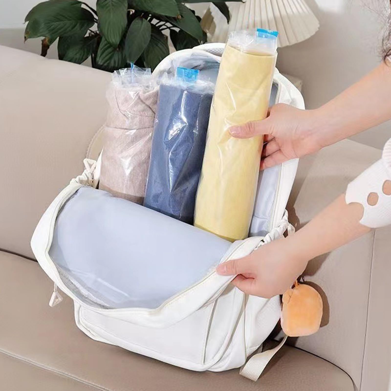 圧縮袋 旅行 衣類圧縮袋 真空あっしゅく 洋服 掃除機不要 手巻き 防カビ 防虫 衣替え 収納 トラベル 出張 引っ越し 修学旅行 家庭用 旅行便利グッズ 再利用可能 6枚入