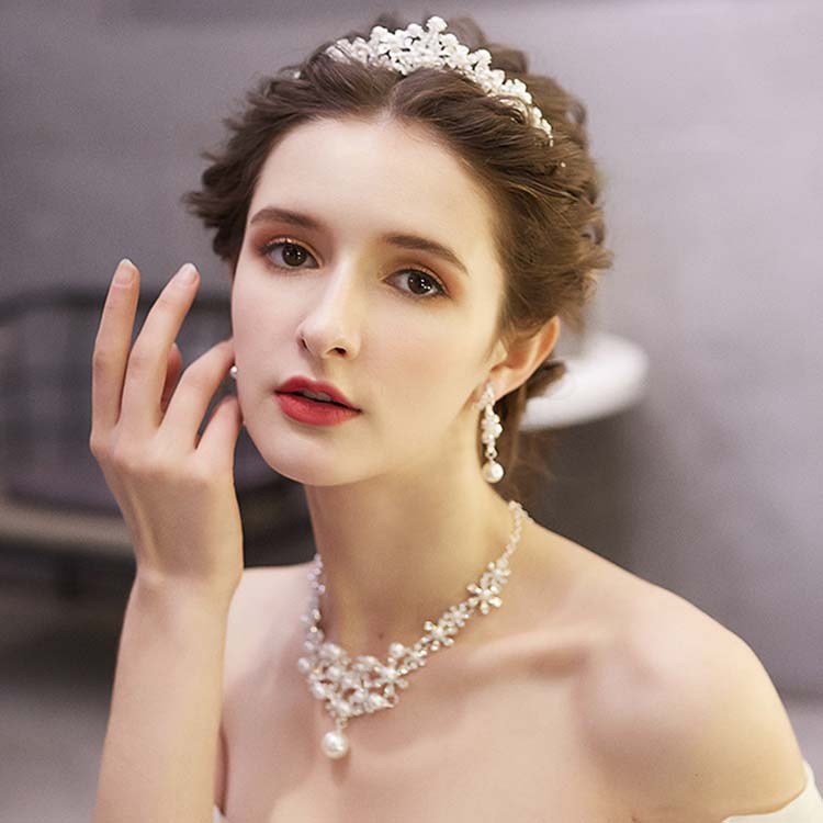 セットアップ ブライダル ピアス イヤリング 大ぶり 痛く ない ウェディング ティアラ 王冠 カチューシャ 子供 文化祭 結婚式 ブライダル パール リング ...