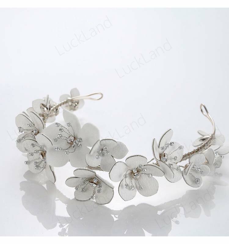 カチューシャ ウェディング 髪飾り 小物 ティアラ 王冠 花飾り ウェディング小物 ラインストーン 花嫁 パーディー 卒業式 二次会 優雅 おしゃれ ブライダル パール 金色 銀色 ヘアアクセサリー