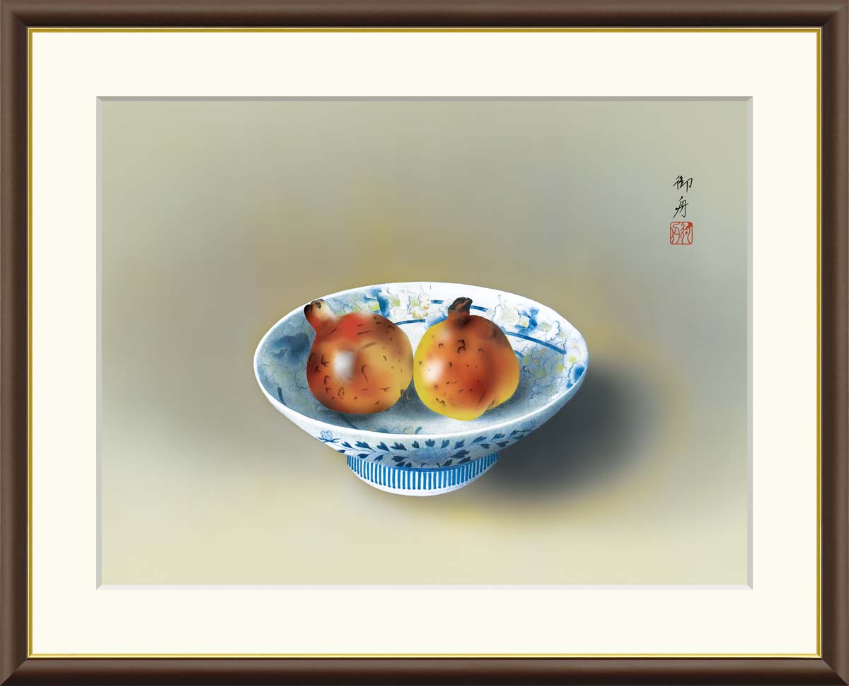 【名画と向き合いながら暮らす贅沢】〜ちょっとした心遣いで住まいの空間は息づく〜日本の美術界をリードした巨匠たちの作品をより多くの美術愛好家に紹介し、その素晴らしさに触れていただくため、私共は皆様にお手頃なお値段でお届けできるよう社内で高精細巧芸制作技術を修練し完成させました。 ■作品名：鍋島の皿に柘榴 ■作者：速水御舟（はやみぎょしゅう） ■サイズ（額外寸）：52×42cm（F6サイズ）■サイズ（絵寸）：40×30cm ■本紙：新絹本 ■額材質：樹脂製■金装飾付 【作者】 速水御舟 1894-1935 大正・昭和初期の日本画家。従来の日本画にはなかった徹底した写実、細密描写から、やがて「炎舞」のような象徴的・装飾的表現へと進む。長くない生涯に多くの作品を残し、「名樹散椿」は昭和期の美術品として最初に重要文化財に指定された。代表作に「京の舞妓」「暁靄」「翠 緑芝」など数多くの名作がある。 ※手作業による仕上げのため、画像と多少色味が異なる場合があります。あらかじめご了承ください。 ※完全受注制作の為、決済確定後、納期に一週間程度いただいております。 【お客様ご都合による返品・交換につきまして】 完全受注製作の為、「届いた商品がお客様のイメージと違った」「モニター越しに見た色と実際の商品の色に違いがある」等の理由によります商品の返品・交換は、商品の性質上ご遠慮させて頂きます。