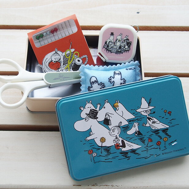 【送料無料】MOOMIN キャラクターソーイングセット 缶入り [メジャー・ニードルセット・ピンクッション・ミニはさみ・縫い糸] | ムーミン スナフキン リトルミィ 縫い針 携帯ソーイングセット 裁縫セット ミニ 手作り ハンドメイド 手芸