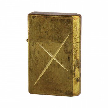 ※パッケージ、デザイン等は予告なく変更される場合があります。※画像はイメージです。商品タイトルと一致しない場合があります。かの有名な映画を彷彿とさせるデザインのオイルライターです。揮発防止キャップ「GT-ARM」の内部スプリングを装着してい...