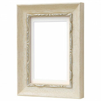 ※パッケージ、デザイン等は予告なく変更される場合があります。※画像はイメージです。商品タイトルと一致しない場合があります。本格的な額縁と同じ材料を使用したミニサイズのフォトフレームです。端先に施された繊細な模様が作品を上品に縁取ります。控え...