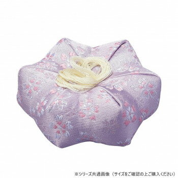 ※パッケージ、デザイン等は予告なく変更される場合があります。※画像はイメージです。商品タイトルと一致しない場合があります。優しい色合いの六角布団です。サイズ75×75×25mm個装サイズ：30.0×20.0×15.0cm重量20g個装重量：...