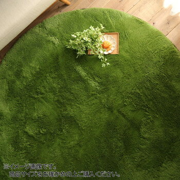 ※パッケージ、デザイン等は予告なく変更される場合があります。※画像はイメージです。商品タイトルと一致しない場合があります。年中使用できて手洗い可能な円形の極厚ふわふわロングマイクロファイバーシャギーラグです。滑り止め付きでラグがずれにくく、遊び毛の出にくい超極細繊維を使用しているため、ふわふわの肌触り!!ホットカーペット・床暖房にも対応しています。※折りたたんだ状態でのお届けのため、開封後折りジワが残っている場合がありますが、ご使用につれ徐々に解消されますのでご安心ください。(ご使用の環境により多少お時間が掛かる場合もございます。)※開梱時に匂いがする場合ございます。その際には風通しの良い所で陰干しをして下さい。臭い自体は不良ではないため、臭いに関する返品交換はお受けできかねます。※ご覧のモニターの環境、撮影環境により実物と色味が異なって見える場合が御座います。サイズ直径(約)190cm個装サイズ：53×49×13cm重量個装重量：2533g素材・材質表地:ポリエステル100%中材:竹炭ウレタン　8mm裏面:不織布　すべり止め付き仕様洗濯:手洗い可ホットカーペット・床暖房対応パイル長:約35mm生産国中国広告文責:株式会社ホームセンターセブンTEL:0978-33-2811※パッケージ、デザイン等は予告なく変更される場合があります。※画像はイメージです。商品タイトルと一致しない場合があります。fk094igrjs
