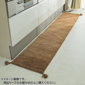 ※パッケージ、デザイン等は予告なく変更される場合があります。※画像はイメージです。商品タイトルと一致しない場合があります。天然羊毛の素朴な風合いが可愛い!!手織りキッチンマットです。なめらかな肌触りと程よいボリューム感で、夏はサラッと冬はぬくぬく♪ホットカーペットにも対応しています。※手織りの商品のためサイズにばらつきがあります。表記サイズはあくまで目安とお考え下さい。※色のばらつきや、房や模様などに個体差がありますので予めご了承ください。※ウール製品のため遊び毛がでます。掃除機をお使いの場合は回転ブラシをオフして優しく吸い込んでください。※開梱時に匂いがする場合ございます。その際には風通しの良い所で陰干しをして下さい。臭い自体は不良ではないため、臭いに関する返品交換はお受けできかねます。※ご覧のモニターの環境、撮影環境により実物と色味が異なって見える場合が御座います。※この商品は洗濯できません。洗った場合の不具合に関する補償は致しかねます。サイズ45×120cm個装サイズ：50×15×15cm重量個装重量：1700g素材・材質素材:ウール100%仕様洗濯不可ホットカーペット対応生産国インド広告文責:株式会社ホームセンターセブンTEL:0978-33-2811※パッケージ、デザイン等は予告なく変更される場合があります。※画像はイメージです。商品タイトルと一致しない場合があります。fk094igrjs