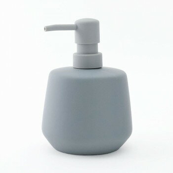 ※パッケージ、デザイン等は予告なく変更される場合があります。※画像はイメージです。商品タイトルと一致しない場合があります。陶器にラバーコーティングが施され、マットな質感が上品なディスペンサー。倒れにくいどっしりとしたデザインがポイント。陶器にラバーコーティングを施すことでクッション性が向上し、表面を保護してくれます。これによって衝撃や振動に強くなり、割れや欠けを防ぐことができます。また、手に持った質感や心地よさ、マットな見た目が特徴です。【注意】※本製品は、泡タイプ専用のディスペンサーです。市販の泡専用石鹸・洗剤をご使用ください。※薬用石鹸や洗剤によっては変色する場合がありますので予めご了承ください。※専用容器以外での使用を禁じている液体ソープ類製品には、本製品を使用しないでください。※石鹸の粘度によりポンプ機能がスムーズにご使用いただけない場合があります。※容器内を清潔に保つ為、本体内の液体石鹸を使い切った後は、そのまま注ぎ足さずに容器内を洗浄してからお使いください。※ポンプが目詰りした場合はポンプ部分をぬるま湯に入れ、詰っている液体をポンピングしながら溶かしてください。※ポンプ部分の分解は破損の原因となりますのでおやめください。※タワシや研磨剤入りの洗剤での洗浄は、表面の塗装が剥がれたり、傷がつく恐れがありますのでおやめください。※ヒビ・カケ・傷のついた製品は思わぬ時に破損し、ケガをする恐れがありますので使用しないでください。※本体表面は濡れたままの状態で長時間放置すると、塗膜が剥がれてしまう恐れがありますのでご使用の際はご注意ください。※本体の表面に「ピンホール」と呼ばれる小さいへこみや粘土素地の露出がみられる場合がありますが、釉薬の気泡や粘土に含まれる有機物などが燃焼して発生するもので、素材の特性や製造工程上やむを得ない事象になりますのでご了承ください。※陶器の特性上、色・形・サイズに若干の個体差があります。※本製品は落下などの強い衝撃により破損する恐れがあります。持ち運びの際はポンプ部分を持たずに本体を持ってください。※陶器製の為、置き場所によってガタつきがみられる場合があります。予めご了承ください。サイズ最大直径10.5×高さ15cm個装サイズ：14×14×18cm重量個装重量：320g素材・材質陶器プラスチック仕様容量:460mlラバーコーティング生産国中国広告文責:株式会社ホームセンターセブンTEL:0978-33-2811※パッケージ、デザイン等は予告なく変更される場合があります。※画像はイメージです。商品タイトルと一致しない場合があります。fk094igrjs