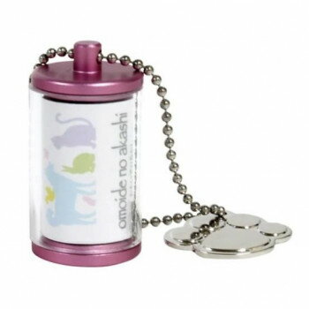 ※パッケージ、デザイン等は予告なく変更される場合があります。※画像はイメージです。商品タイトルと一致しない場合があります。お遺骨の一部などを分骨する為のカプセル。筒状の部分にお写真(4×2cm)が入れられます。可愛い足型プレートが付いたカプセル。サイズカプセル本体:W1.6×H3.1×D1.6cm(内寸:直径0.9×深さ2cm)、肉球プレート:W1.9×H1.7×D0.1cm、チェーン含む:W1.9×H7.5×D1.6cm個装サイズ：7×6×16cm重量個装重量：1000g素材・材質アルミ、アクリル、鉄、ゴム仕様入れられる写真の大きさ:W4×H2cmセット内容10個生産国中国広告文責:株式会社ホームセンターセブンTEL:0978-33-2811※パッケージ、デザイン等は予告なく変更される場合があります。※画像はイメージです。商品タイトルと一致しない場合があります。fk094igrjs