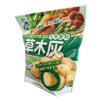 ※パッケージ、デザイン等は予告なく変更される場合があります。※画像はイメージです。商品タイトルと一致しない場合があります。草木を焼却した際に出る燃焼灰をふるいにかけ、精製したカリ肥料で、しっかりした植物体を形成する。【使い方】野菜・花木などの栽培用土のカリ分補給に、1坪(3.3m2)当たり500g位を施し、土と良く混ぜる。※梱包時 破損防止のため別商品の袋を再利用し梱包することがございます。※離島への配送はお受けできません。サイズ25×17×2cm個装サイズ：25×51×20cm重量個装重量：15000g仕様粉末タイプ内容量:500g生産国日本広告文責:株式会社ホームセンターセブンTEL:0978-33-2811※パッケージ、デザイン等は予告なく変更される場合があります。※画像はイメージです。商品タイトルと一致しない場合があります。fk094igrjs