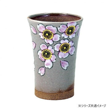 ※パッケージ、デザイン等は予告なく変更される場合があります。※画像はイメージです。商品タイトルと一致しない場合があります。窯元独自にブレンドした泡多長粘土を使用しているため、きめ細かい泡が長く持続します。ビール本来の味わいはもちろん、泡まで美味しくお楽しみいただけます。また、伝統工芸士が一つ一つ轆轤で丁寧に成形した器は、手によく馴染む心地よい仕上がりとなっています。九谷焼ならではの美しい色彩との調和が、食卓に上品で華やかな彩りを添えます。※こちらの商品は、全て作家・職人による手作りのため、商品ごとに模様やサイズなどに若干の個体差がございます。※手作りならではの風合いや特徴としてご理解いただいたうえで、お買い求めいただきますようお願い致します。※商品の写真はできる限り実物に近いよう調整しております。※お客様のモニター環境などにより、色味が変わって見えることがございます。あらかじめご了承下さい。サイズ径9×高さ13cm個装サイズ：9×9×13cm重量個装重量：800g素材・材質陶器仕様紙箱容量:350cc作者・窯名:九谷和窯生産国日本広告文責:株式会社ホームセンターセブンTEL:0978-33-2811※パッケージ、デザイン等は予告なく変更される場合があります。※画像はイメージです。商品タイトルと一致しない場合があります。fk094igrjs