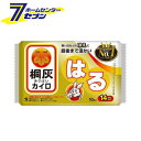 「小林製薬 カイロ 桐灰 はるタイプ (10個入) 」は株式会社ホームセンターセブンが販売しております。メーカー小林製薬品名カイロ 桐灰 はるタイプ (10個入) 品番又はJANコードJAN:4901548603721サイズ-重量417g商品説明●貼るタイプのカイロ●最高温度63度／平均温度53度／14時間持続【使用方法】・この説明書きをよく読み、保管しておいてください。・使用直前に袋からカイロを取り出し、はく離シートをはがして肌に直接ふれないよう、もまずに衣類に貼って使用する。・開封後残ったカイロはこの袋に入れて保存し早めに使う。・保存状態により、表示の持続時間に影響を与えることがある。【カイロ／桐灰 はるタイプの原材料】鉄粉、水、活性炭、吸水性樹脂、バーミキュライト、塩類【規格概要】13cm*9.5cm【保存方法】・直射日光をさけ、涼しい所に保存する。・小児、認知症の方などの手の届くところに置かない。【注意事項】★低温やけど防止のための注意・就寝時は使用しない。・布団の中や暖房器具の併用は高温になるため使用しない。・糖尿病など、温感および血行に障害のある方は使用しない。・幼児又は身体の不自由な方など本人の対応が困難な場合は保護者が注意する。・肌の弱い方は特に低温やけどに注意する。・肌に直接貼らない。・圧迫した状態で使用しない。・熱すぎると感じたときはすぐに使用を中止する。・万一やけどの症状があらわれた場合はすぐに使用を中止し、医師に相談する。★その他の注意・使用後は市区町村の区分に従って捨てる。・粘着剤で傷む衣類や高級な衣類には使用しない。・衣類よりはがすときは、不織布部をつままずに粘着剤のない部分に指を入れてゆっくりとはがす。・一部の保温性衣類では、カイロがつきにくいことがある。・小児、認知症の方などの誤食に注意する。・用途外には使用しない。★使用不可・就寝時・こたつ・ふとんの中・電気カーペット・ストーブ・暖房器具前・使用後は市区町村の区分に従って捨てる。※パッケージ、デザイン等は予告なく変更される場合があります。※画像はイメージです。商品タイトルと一致しない場合があります。《キリバイ 貼る》商品区分：原産国：日本広告文責：株式会社ホームセンターセブンTEL：0978-33-2811