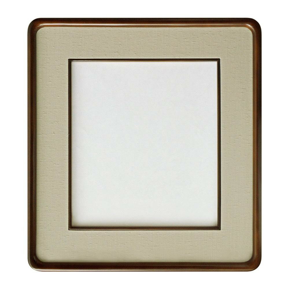 ※パッケージ、デザイン等は予告なく変更される場合があります。※画像はイメージです。商品タイトルと一致しない場合があります。角が丸くなっており、優しい印象を与える額縁です。サイズ作品寸法:273×242mm、裏板寸法:386×355mm個装サ...