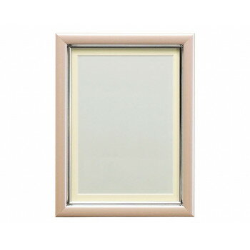 ※パッケージ、デザイン等は予告なく変更される場合があります。※画像はイメージです。商品タイトルと一致しない場合があります。パール調の色合いで高貴な雰囲気を演出できるフレームです。サイズ外寸:142×189mm、内寸:121×168mm、窓寸:100×145mm個装サイズ：20.6×15.4×2.6cm重量220g個装重量：270g素材・材質本体:樹脂面材:ガラス仕様対応サイズ:キャビネ判柄:無地縦横兼用スタンド付縦横兼用、置きのみマット1枚付き生産国ベトナム広告文責:株式会社ホームセンターセブンTEL:0978-33-2811＜メール便発送＞代金引換NG/着日指定NG※こちらの商品はメール便の発送となります。※メール便対象商品以外の商品との同梱はできません。※メール便はポストに直接投函する配達方法です。※メール便での配達日時のご指定いただけません。※お支払方法はクレジット決済およびお振込みのみとなります（代金引換はご利用いただけません。）※万一、紛失や盗難または破損した場合、当店からの補償は一切ございませんのでご了承の上、ご利用ください。※パッケージ、デザイン等は予告なく変更される場合があります。※画像はイメージです。商品タイトルと一致しない場合があります。fk094igrjs