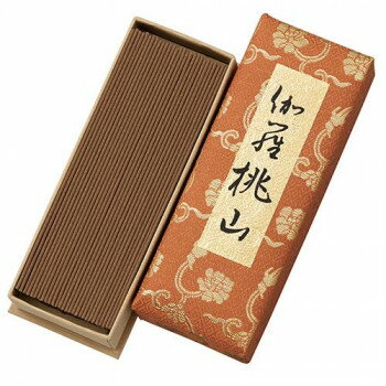 ※パッケージ、デザイン等は予告なく変更される場合があります。※画像はイメージです。商品タイトルと一致しない場合があります。豪華、絢爛な安土桃山文化。この時代には、茶の湯、連歌、能楽など、人の和を意図したさまざまな寄り合いが行われました。香道もその一つで香木がおおいに用いられ、人の心を和ませるものとして貴重なものでした。こまかに装飾をほどこした豪華な香道具も、今に残されております。伽羅桃山は入手の難しい甘みのあるベトナム産の沈香を豊富に用いた、華やかな桃山の時代にふさわしい香りです。サイズ高さ156×幅58×奥行36mm、お香サイズ:約138mm個装サイズ：15.4×6×3.2cm重量約103g(箱含む)個装重量：80g素材・材質タブ粉、香料仕様内容量:約30g燃焼時間:約25分生産国日本広告文責:株式会社ホームセンターセブンTEL:0978-33-2811※パッケージ、デザイン等は予告なく変更される場合があります。※画像はイメージです。商品タイトルと一致しない場合があります。fk094igrjs