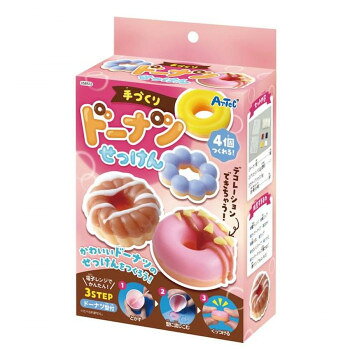 ※パッケージ、デザイン等は予告なく変更される場合があります。※画像はイメージです。商品タイトルと一致しない場合があります。4つのかわいいドーナツ型せっけんがつくれるキットです。グリセリンを電子レンジで溶かして、流し込んで、くっつけるだけの簡単3ステップでつくれます。ナッツやソースの作り方付きなので、デコレーションドーナツもつくれます。混色表がついているので、好きな色のドーナツせっけんがつくれます。※グリセリンは大変溶けやすい素材のため、せっけんは直射日光・蛍光灯の光や、高温多湿な場所を避けて保管してください。※変形や変色、劣化の原因になります。サイズ完成サイズ:約φ38mm個装サイズ：5.7×12×19.5cm重量184g個装重量：184g素材・材質グリセリン・ドーナツ型:PP仕様対象年齢:6歳以上目安制作時間:約1時間+冷蔵庫約3時間別途用意するもの:電子レンジ、紙コップ、カッターナイフ、はかり、割りばし、ラップ、セロハンテープ、ハサミ、カッターマット(下敷きなど傷がついてもよいもの)セット内容ドーナツ型×1、透明グリセリン(100g)×1、カラーグリセリン4色(各5g)×1生産国日本広告文責:株式会社ホームセンターセブンTEL:0978-33-2811※パッケージ、デザイン等は予告なく変更される場合があります。※画像はイメージです。商品タイトルと一致しない場合があります。fk094igrjs