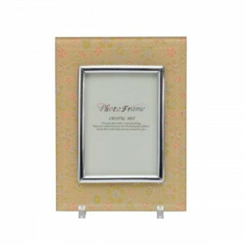 ※パッケージ、デザイン等は予告なく変更される場合があります。※画像はイメージです。商品タイトルと一致しない場合があります。ガラスフレームの透明感と色鮮やかなジャガード織が調和します。サイズフレーム:横150×縦200mm、窓:横83×縦11...