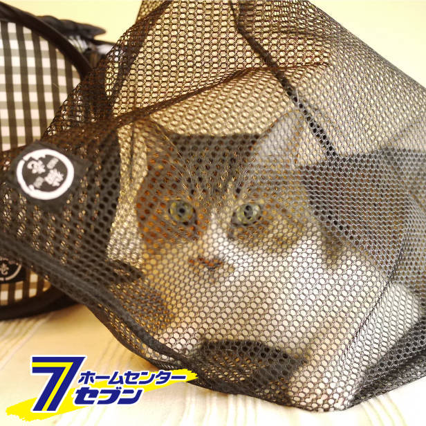 「猫壱 おちつくネット 」は株式会社ホームセンターセブンが販売しております。メーカー猫壱品名猫壱 おちつくネット 品番又はJANコードJAN:4580471860670サイズ-重量70g商品説明●ラクにキャリーに入れることができます。移動中の脱走も防げて安心です。●ネットの上からシャンプーをすればお風呂嫌いの子もおちつきます。●爪を切るときにネットの目から爪を出してカットします。■素材：ポリエステル※パッケージ、デザイン等は予告なく変更される場合があります。※画像はイメージです。商品タイトルと一致しない場合があります。《キャットネット 通院 爪切り おでかけ》商品区分：原産国：中国広告文責：株式会社ホームセンターセブンTEL：0978-33-2811