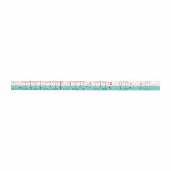 ※パッケージ、デザイン等は予告なく変更される場合があります。※画像はイメージです。商品タイトルと一致しない場合があります。濃い色の生地や柄入りの生地の上でも、目盛が読み取りやすいグリーンゾーンが付いています。端から始まる0起点目盛は採寸に便利です。型紙のぬいしろ付けに便利な5mm・7mmの目盛付、幅はちょうど1cmです。作品など、定規の幅が邪魔にならずに測れます。ミシン周りやペン立て、ペンケースに、いろんな所に置けて便利です。サイズ本体:約150×10mm個装サイズ：3×17×0.1cm重量個装重量：2g素材・材質PET樹脂生産国日本広告文責:株式会社ホームセンターセブンTEL:0978-33-2811＜メール便発送＞代金引換NG/着日指定NG※こちらの商品はメール便の発送となります。※メール便対象商品以外の商品との同梱はできません。※メール便はポストに直接投函する配達方法です。※メール便での配達日時のご指定いただけません。※お支払方法はクレジット決済およびお振込みのみとなります（代金引換はご利用いただけません。）※万一、紛失や盗難または破損した場合、当店からの補償は一切ございませんのでご了承の上、ご利用ください。※パッケージ、デザイン等は予告なく変更される場合があります。※画像はイメージです。商品タイトルと一致しない場合があります。fk094igrjs