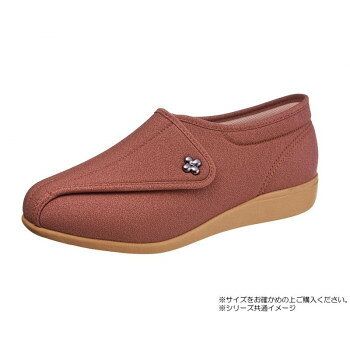 ※パッケージ、デザイン等は予告なく変更される場合があります。※画像はイメージです。商品タイトルと一致しない場合があります。履き口が大きく開き、ご自身でも履きやすくサポートする方も履かせやすいデザインです。 アッパー素材は柔らかく通気性が高いため、年間を通じて履きやすいタイプです。ソールはつま先を20mm、かかとを12mm巻き上げ、つまずきにくい設計です。 水に浮くほどの軽量特殊配合ラバーが足の負担を軽減してくれます。【取扱いについて】●人工皮革・繊維1.柔らかい布に水を含ませて軽くふきながら汚れを落としていきます。2.軽く乾拭きし、人工皮革にはレザー用靴クリーナーを柔らかい布につけ、薄く伸ばしながら汚れを拭き取ります。3.風通しの良い日陰で乾かします。サイズ24cm個装サイズ：27×17×11cm重量個装重量：560g素材・材質アッパー:合成繊維(ストレッチ)ソール:ゴム底仕様足囲:3E生産国日本広告文責:株式会社ホームセンターセブンTEL:0978-33-2811※パッケージ、デザイン等は予告なく変更される場合があります。※画像はイメージです。商品タイトルと一致しない場合があります。fk094igrjs