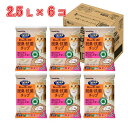 猫システムトイレ用砂（木質タイプ）2.5L × 6個入り天然素材の針葉樹使用。針葉樹のチカラで脱臭・抗菌。ウンチとオシッコのニオイを強力に脱臭します。はっ水するチップなのでオシッコで固まらず、表面はさらさらの状態が続き、猫ちゃんの足もとはいつも清潔。砂かきしやすい小さめの粒でウンチにもかけやすい粒です。取り替え時に粉が舞いにくく、環境に配慮して再・未利用木材を使用。廃棄時は燃えるごみとして処理できます。システムトイレ各社共通で使用できます。〇粒の大きさ：(約)直径4mm×長さ10mm〇原産地：ドイツ／日本（パッケージ下部に印字されています）〇成分・素材：素材／木材、はっ水剤、脱臭剤〇使用方法：スノコに1袋分(2.5L)のチップを敷きつめてください。〇包装容器の材質：プラ、PE、PP＜使用上の注意＞・「ニャンとも清潔トイレ」のトイレ本体をご使用になる場合、他の吸収シート等を使うとサイズが合わず、脱臭・吸収効果が充分発揮されないばかりか、尿もれなど、トラブルの原因となる恐れがあります。・「その他のシステムトイレ」をご使用になる場合、「ニャンとも清潔トイレ」専用の「脱臭・抗菌シート」、または「脱臭・抗菌マット」はサイズが合わないため、性能が十分発揮されない場合があります。・本品は食べ物ではありません。お子さまや認知症の方などの誤食にご注意ください。・万一、飲み込んだり、食べてしまった場合は、医師や獣医師にご相談ください。・思わぬトラブルを避けるために、お子さまや認知症の方などの手の届かない 場所に保管してください。・用途以外には使わないでください。・開封後は、湿気の少ない風通しの良い場所に保管してください。・万一、チップがトイレから飛び散ったときはすぐ片付けてください。 足をすべらせる恐れがあります。単品JANコード：4901301233554