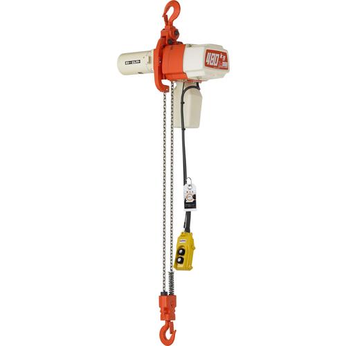 《メーカー》（株）キトー《品番》ED48ST《特長》●パワーとスピード抜群の小容量タイプの電気チェーンブロック●【仕様】:定格荷重480kg、揚程3m、本体重21.0kg、フック間最小距離520mm●【小容量ホイスト】:「キトーセレクト」シリーズは、キトー電気チェーンブロックの使いやすさを凝縮した小容量ホイストです。コンパクトながらパワーとスピードは抜群で、操作も簡単。●【昇降速度】:押ボタン操作（2段押し込み式）により、高速・低速の2段階速度で昇降します。●【家庭用電源】:家庭用電源で使える汎用タイプ。場所を選ばず、ご家庭の倉庫など、工業用電源の設置がなくてもお使いいただけます。●【安全機構】:過負荷など異常荷重が作用した際にモータを空転させることで本体の破損を防止するフリクションクラッチや、過巻時に巻上運転を遮断させる上限リミットスイッチを標準装備。事故を未然に防ぐ安全機構が施されています。《用途》●【使用現場】:工事現場、製造現場、建設、土木、林業、プラント工事、ご自宅のガレージ、レジャーまで、運搬作業がある、あらゆる現場で活躍します。《仕様》●定格荷重(t):0.48●標準揚程(m):3●巻上速度(m/min)低速:2●巻上速度(m/min)高速:6.7●フック間最小距離(mm):520●時間定格(min):20●電源(V):単相100●電源コード長さ(m):5(3Pプラグ付)●電源:単相100V●モータ出力(kW):0.6《仕様2》●電源コード:5m（3Pプラグ付）●2速形●操作電圧:100V●2点押ボタン式《原産国（名称）》日本《材質／仕上》●ロードチェーン:ニッケルメッキチェーン《セット内容／付属品》《注意》《JANコード》4937773310172《本体質量》21.0kgKITO　電気チェーンブロック　キトーセレクト　ED形　定格荷重480kg　揚程3m　単相100V2速形　【選べる定格荷重】　ED48ST　〔品番：ED48ST〕[注番:3210171][本体質量：21.0kg]《包装時基本サイズ：435.00×300.00×275.00》〔包装時質量：21200.0g〕分類》荷役用品》チェーンブロック・クレーン》電気チェーンブロック☆納期情報：取寄管理コード(006) メーカー直送品 (欠品の場合有り)