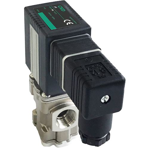《メーカー》CKD（株）《品番》FFB-4210A7S3C2《特長》●多種流体にマルチフィットした2ポートの電磁弁です。●各種用途で求められる機能を標準装備し、ひとつのシリーズで多様な流体に対応するバルブです。●長寿命化による廃棄物の削減と省電力化によるCO2排出量の削減により、カーボンニュートラルに貢献します。●ドライエアでも一般エアと同等の耐久性を実現しました。●流路部の耐食性を向上させました。●構成部品の一体成型により、溶接レスとなっています。●全波整流器搭載コイルを標準装備し、過電流によるコイル焼けと異物の噛み込みによって発生するAC（電流）コイルのうなり音を低減し、省電力化に対応しています。●耐圧容器構造を採用し、コイル交換時の外部漏れリスクを削減します。●静音構造をとり、金属音を低減しました。●医療設備・研究室など、静かな環境でも安心してご使用いただけます。《用途》●多種流体のON/OFF制御に《仕様》●接続口径:Rc3/8●電源(V):AC200V 50/60Hz●使用圧力(MPa):0〜0.12●使用流体:圧縮空気・乾燥エア・水・油・低真空※3●流体温度(℃):-10〜60（凍結のないこと）　●Cv値:0.95●音速コンダクタンス(C[dm［［の3乗］］/(S・bar)]):3.5●幅(mm):105.5●奥行(mm):35●高さ(mm):109●オリフィス径(mm):φ7●ボディ材質:ステンレス●シール材質:NBR●耐熱クラス:クラス130(B)●コイルオプション:DIN端子箱付(Pg11)●耐圧（水圧）（MPa）:1.5●周囲温度（℃）:-10〜55●雰囲気:腐食性ガス、爆発性ガスのない場所●弁座漏れ（[[CM3]]/min（ANR））（空気にて）:0.2以下●取付姿勢:自在●保護構造:IP65●皮相電力（VA）:9.6《仕様2》●NO(通電時閉)形《原産国（名称）》日本《材質／仕上》《セット内容／付属品》《注意》●中真空でご使用の場合は、OUTポート側を真空引きしてください。●低真空［1.33×10＾2Pa（abs）］で使用可能ですが、弁座漏れは0.2[[CM3]]/min（ANR）以下となります。●（正圧時の弁座漏れ量）。●低真空でご使用の場合は使用圧力の下限が1.33×10^2Pa(abs)となるため、上限は0.1Mpa低くなります。《JANコード》《本体質量》712.0g※こちらの商品は送料無料対象外です。※「送料無料」と表示されても別途送料が必要となりますのでご注意ください。CKD　直動式2ポート電磁弁（マルチフィット［［R上］］）〔品番：FFB-4210A7S3C2〕[注番:6021758][本体質量：712.0g]《包装時基本サイズ：××》〔包装時質量：〕分類》空圧用品》空圧・油圧機器》電磁弁☆納期情報：取寄管理コード(005) メーカー直送品 (欠品の場合有り)