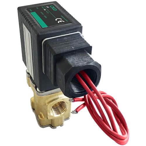 《メーカー》CKD（株）《品番》FFB-5208A4D3F2-B《特長》●多種流体にマルチフィットした2ポートの電磁弁です。●各種用途で求められる機能を標準装備し、ひとつのシリーズで多様な流体に対応するバルブです。●長寿命化による廃棄物の削減と省電力化によるCO2排出量の削減により、カーボンニュートラルに貢献します。●ドライエアでも一般エアと同等の耐久性を実現しました。●流路部の耐食性を向上させました。●構成部品の一体成型により、溶接レスとなっています。●全波整流器搭載コイルを標準装備し、過電流によるコイル焼けと異物の噛み込みによって発生するAC（電流）コイルのうなり音を低減し、省電力化に対応しています。●耐圧容器構造を採用し、コイル交換時の外部漏れリスクを削減します。●静音構造をとり、金属音を低減しました。●医療設備・研究室など、静かな環境でも安心してご使用いただけます。《用途》●多種流体のON/OFF制御に《仕様》●接続口径:Rc1/4●電源(V):AC200V 50/60Hz●使用圧力(MPa):0〜0.8●使用流体:圧縮空気・乾燥エア・水・油・低真空※3●流体温度(℃):-10〜60（凍結のないこと）　●Cv値:0.56●音速コンダクタンス(C[dm［［の3乗］］/(S・bar)]):1.8●幅(mm):89●奥行(mm):56●高さ(mm):125●オリフィス径(mm):φ4●ボディ材質:黄銅●シール材質:FKM●耐熱クラス:クラス130(B)●コイルオプション:コンジット(CTC19)●耐圧（水圧）（MPa）:1.5●周囲温度（℃）:-10〜55●雰囲気:腐食性ガス、爆発性ガスのない場所●弁座漏れ（[[CM3]]/min（ANR））（空気にて）:0.2以下●取付姿勢:自在●保護構造:IP65●皮相電力（VA）:14《仕様2》●NO(通電時閉)形●取付板［［1］］:FFG-4［［1］］-B-MOUNT-PLATE-KIT《原産国（名称）》日本《材質／仕上》《セット内容／付属品》《注意》●中真空でご使用の場合は、OUTポート側を真空引きしてください。●低真空［1.33×10＾2Pa（abs）］で使用可能ですが、弁座漏れは0.2[[CM3]]/min（ANR）以下となります。●（正圧時の弁座漏れ量）。●低真空でご使用の場合は使用圧力の下限が1.33×10^2Pa(abs)となるため、上限は0.1Mpa低くなります。●取付板、パネル取付板は製品添付です。《JANコード》《本体質量》914.0g※こちらの商品は送料無料対象外です。※「送料無料」と表示されても別途送料が必要となりますのでご注意ください。CKD　直動式2ポート電磁弁（マルチフィット［［R上］］）〔品番：FFB-5208A4D3F2-B〕[注番:6021810][本体質量：914.0g]《包装時基本サイズ：××》〔包装時質量：〕分類》空圧用品》空圧・油圧機器》電磁弁☆納期情報：取寄管理コード(005) メーカー直送品 (欠品の場合有り)
