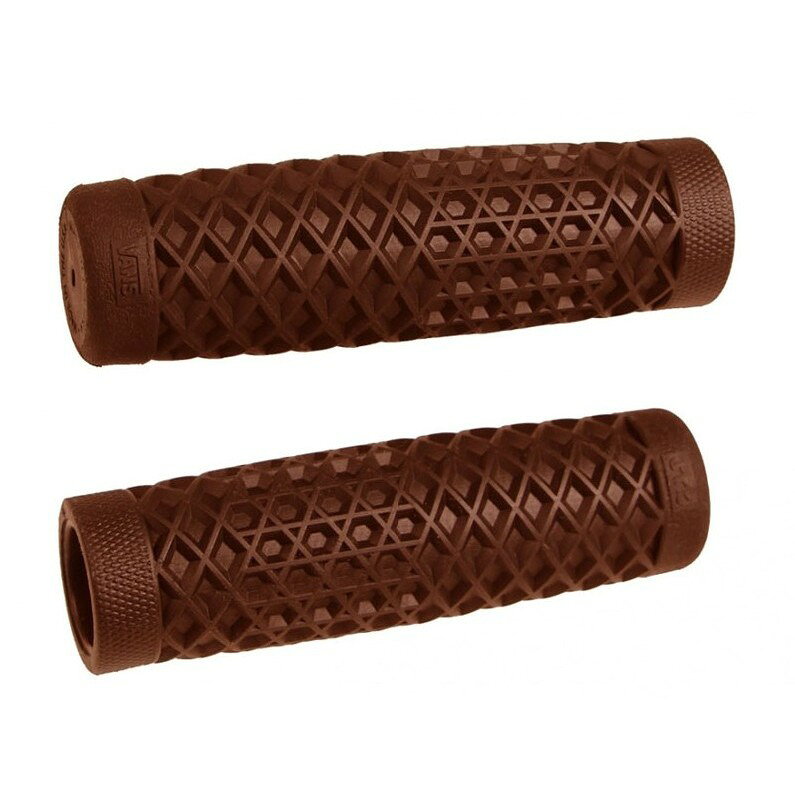 【品番】　B02VTBN 【メーカー】 ODI Grips 【商品名】 ヴァンズ×カルト グリップラバー 【カラー】 ブラウン 【商品説明】 BMX業界の有名メーカーCULT(CULT)と、シューズ界大手のVANS(ヴァンズ)がコラボして生まれた、ハンドグリップラバーです。 VANSのワッフルソールパターンをグリップに描いたデザインです。 バイクの振動を減衰させ操作性を向上させます。 ＊左右ペア 【サイズ】 直径：1インチ 長さ：125mm 【適合】 ハーレー用1インチハンドルバーに適合 ＊車両に適合するスロットルパイプ（スロットルスリーブ）が別途必要です。 【お取り寄せ商品入荷予定日について】 お取り寄せ商品は原則としてご注文完了後のキャンセルはお断りしておりますが、予定より1ヵ月以上納期が遅延する場合、キャンセル可能です。 納期はメーカーに確認後、入荷予定日がご注文完了後より1週間以上要する場合は、お客様へメールにてご連絡しております。 お取り寄せ商品が受注生産の場合もあるため、メーカーより回答があった納期よりも遅延する場合がございます。 【工賃について】 ハーレーダビッドソン東久留米では、公式サイト、または本楽天ページでご購入いただきましたパーツを「お持ち込みパーツ」扱いとし、通常工賃の1.5倍の価格を設定しておりますので予めご了承ください。