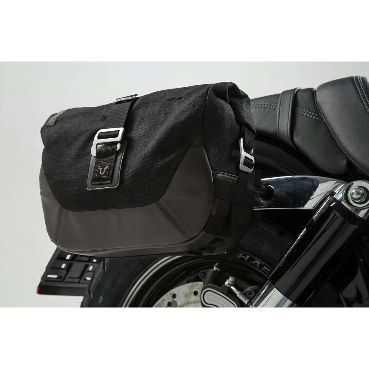 ハーレー・ダイナ FXDF用レジェンドギア サイドバッグシステム 左右セット ブラック 【SW-MOTECH】(2)
