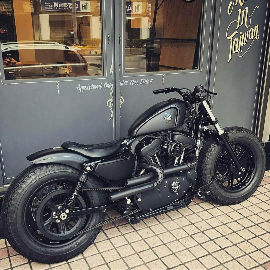 ハーレー XL Sportster Iron Guerilla ガスタンク(キャブ用) 928943