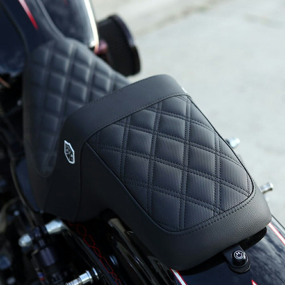 ダイナ SDC パフォーマンスグリッパーシート Saddlemen　SC80604DB