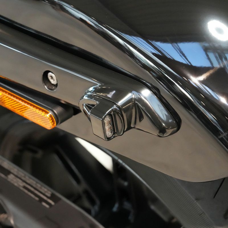 M8 ソフテイル ストラット ストライプ LED 3in1 テールライト一体型ウインカー ブラック THUNDER BIKE..