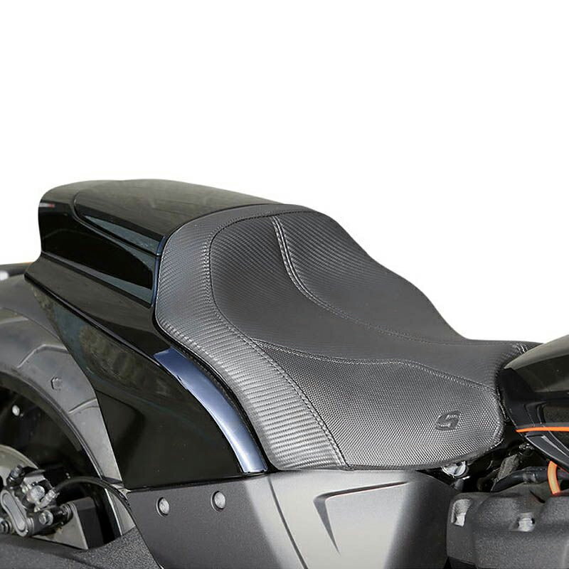 【適合】2018〜2020 FXDRS【商品説明】機能的でスマートなデザインのレースシート。姿勢をコントロールしやすくする為に、サイドに滑りを防ぐフェイクカーボンファイバーシーティングエリアを備えていますサドルマン独自の「GelCore」テクノロジー（ゲル入りシート）が、快適性を向上させます。【メーカー】SaddleMen（サドルマン）