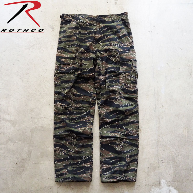 メーカー希望小売価格はメーカー商品タグに基づいて掲載しています ▼ その他の『ROTHCO / ロスコ』 のアイテム一覧を見る ▲ その他の『ジーンズ・ロングパンツ』のアイテム一覧を見るブランド ROTHCO ロスコ 商品名 ミリタリー カーゴパンツ ブランド説明 50年以上の歴史を持つ「ミリタリー＆アウトドア」ブランドの老舗。1953年にミルトンSombergによってアメリカに設立しました。 陸軍・空軍のミリタリーウェアを主に取り扱い、そのクオリティの高さから広く親しまれています。 特にミリタリーアイテムはミルスペックモデル（軍規格）なども生産しているので、実際に使用されていることからもこのブランドの信頼性がわかります。 また、耐久性・機能性だけでなくデザイン性も高いので、 ユニフォームや作業服、ダンスの衣装などと幅広く活躍しています。ミリタリーを語る上では外せないブランドです。 素材 コットン100% 製品説明 ヴィンテージ加工が施された米軍を代表するモデルのカーゴパンツ。米軍がベトナム戦時、米軍において開発採用された熱帯地用野戦パンツを復刻。実物同様、生地が破れてもそれ以上の裂けを防ぐリップストップが採用されています。 ご注意 ※こちらの商品は沖縄・離島への配送は不可です。 size ウエスト 股上 股下 裾幅 Sサイズ 76cm 31cm 84cm 22cm Mサイズ 90cm 33cm 84cm 23cm Lサイズ 96cm 33cm 84cm 24cm ■　詳しい採寸方法はコチラから ▼　MODEL COMMENT / モデル着用感想　▼ オーナー岸本　身長177cm　体重81kg 着用サイズ:Lサイズ 丁度良いサイズ感でした。