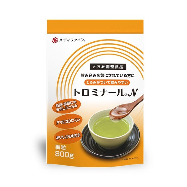 ★出荷日数目安 こちらの商品は、通常3〜4営業日で出荷となります。 商品名 トロミナールN　800g　【ファイン】 内容量 800g メーカー名 ファイン 素材・原材料・成分 デキストリン(国内製造)/増粘多糖類、調味料(無機塩) お召し上がり方 とろみをつけたい食品にかき混ぜながら本品を加えてください。 ⇒使用量の目安(水100mlに加えた場合) 　 薄いとろみ　　：小さじ1/2(約0.75g) 　中間のとろみ　：小さじ1(約1.5g) 　濃いとろみ　　：小さじ2(約3g) 日本摂食嚥下リハビリテーション学会　学会分類2021(とろみ)に準ずる 保存方法 ●高温多湿や直射日光を避け、涼しいところに保存してください。 ●開封後は全量を密閉容器などに小分けし、高温・多湿を避け、すみやかにご使用ください。 ご注意 ●水など、透明な飲料に使用すると白く濁ります。 ●製品中に原料由来の黒い粒が見えることがありますが、品質には問題ありません。 ●重度に嚥下機能が低下した方は、ご使用前に医師、栄養士等にご相談ください。 ●一度に多量に加えたり、一度とろみをつけた食品に再度添加した場合、ダマが生じることがあります。 ●喉につまらせる原因となることがありますので、そのまま食べたり、ダマになった塊を食べたりしないでください。 ●粉末を入れすぎるととろみがつきすぎてしまうため、喉につまらせる原因になります。 ●使用量には十分注意してください。また、とろみをつける食品の種類によって、とろみの強さや安定するまでの時間が異なります。 ●食べる前に必ずとろみを確認してください。 ●開封後は涼しい場所に保管し、なるべくお早めにご使用ください。 ●開封時に色、臭い、味などに異常がみられるものは使用しないでください。 ●介護や介助の必要な方、お子様の手の届かないところに保管してください。 ●食事介助を必要とする方が召し上がる際は、介助者は確実に飲み込むまで様子を見守ってください。 ●本品を使用することで誤嚥を確実に防ぐことができるものではありません。 ●万が一喉につまった場合は、直ちに救急に連絡し、指示に従って応急処置をしてください。 その他 ◆栄養成分表示(100gあたり) エネルギー　324kcal、たんぱく質　1.1g、脂質　0.4g、炭水化物　89.4g(糖質　68.6g、食物繊維　20.8g)、食塩相当量　0.97g、カリウム　521mg、リン　21mg 原産国または製造国 日本 賞味期限 パッケージまたはラベルに記載 広告文責：株式会社健人　電話番号　048-252-3939 区分：健康食品 サブカテゴリー：　介護食 トロミナールN　800g　【ファイン】 ページトップへトロミナールN　800g　【ファイン】 「ファイン　トロミナールN　800g」は、汁物や飲み物に混ぜるだけでとろみをつけることができるとろみ調整食品です。生活の質(QOL)の向上に役立ちたいとの思いから生まれました。混ぜた時に溶け残りにくく、速やかに安定してとろみがつき、時間経過・温度変化にも安定したとろみが持続します。すばやく溶けてダマになりにくい設計です。無味無臭で、とろみをつけても食品本来の風味をそこないません。少量の使用でとろみをつけることができます。お好みでとろみの調整ができ、様々な料理、飲料にご使用いただけます。(ミキサー食、あんかけ等)