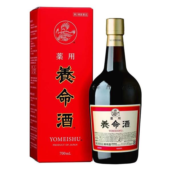 ★出荷日数目安 こちらの商品は、通常3〜4営業日で出荷となります。 商品名 【第2類医薬品】 薬用養命酒　700ml　【養命酒製造】 内容量 700ml 使用上の注意 ■してはいけないこと （守らないと現在の症状が悪化したり、副作用・事故が起こりやすくなる） 1．次の人は服用しないでください。 　手術や出産直後などで出血中の人（血行を促進するため） 2．乗物又は機械類の運転操作を行う場合は服用しないでください。（アルコールを含有するため） ■相談すること 1．次の人は服用前に医師、薬剤師又は登録販売者に相談してください。 　（1）医師の治療を受けている人 　（2）妊婦又は妊娠していると思われる人 　（3）授乳中の人 　（4）薬などによりアレルギー症状を起こしたことがある人 　（5）アルコールに過敏な人 2．服用後、次の症状があらわれた場合は副作用の可能性があるので、直ちに服用を中止し、この添付文書を持って医師、薬剤師又は登録販売者に相談してください。 ［関係部位：症状］ 皮膚：発疹・発赤、かゆみ 消化器：胃部不快感 3．一定の期間服用しても症状の改善が見られない場合は、服用を中止し、この添付文書を持って医師、薬剤師又は登録販売者に相談してください。 効能・効果 次の場合の滋養強壮：胃腸虚弱、食欲不振、血色不良、冷え症、肉体疲労、虚弱体質、病中病後 用法・用量 成人：1回20mL、1日3回、食前又は就寝前に服用してください。 用法に関してのご注意 用法及び用量を厳守してください。添付の計量容器の上の線が20mLです。 計量容器はご使用のつど、水洗いなどして常に清潔に保管してください。 成分・分量 60mL中 成分：分量：内訳 チンキ(浸出法)：：（インヨウカク114mg、ウコン36mg、ケイヒ270mg、コウカ12mg、ジオウ・シャクヤク・ニンジン各60mg、チョウジ24mg、トチュウ18mg、ニクジュヨウ・ヤクモソウ各48mg、ボウフウ96mg、ハンピ12mg、ウショウ594mg） 添加物 みりん、アルコール、液状ブドウ糖、カラメル、アルコール分14％ 薬効分類 薬用酒 剤形 液剤 保管・取り扱いの注意 （1）直射日光の当たらない湿気の少ない涼しい所に密栓して保管してください。 （2）小児の手の届かない所に保管してください。 （3）他の容器に入れ替えないでください。（誤用の原因になったり品質が変わることがあります） （4）使用期限の過ぎた製品は服用しないでください。 （5）一度開封した後は、品質保持の点から、数ヵ月以内に服用してください。 （6）本剤には、特有の香味があって虫などが入りやすいので、服用後はできるだけ早くキャップをしてください。 （7）湿度などの関係でびんの口やキャップに成分が乾燥固着することがあります。その場合には清潔なガーゼなどで軽くふきとってご使用ください。 （8）服用時の気温や液温などにより、多少香味が違うように感じられることがありますが、品質には変わりありません。 お問合せ先 会社名：養命酒製造 住所：東京都渋谷区南平台町16-25 問い合わせ先：お客様相談室 電話：03-3462-8222 受付時間：9時〜17時（土、日、祝日を除く） その他：www.yomeishu.co.jp 使用期限 使用期限まで90日以上ある医薬品をお届けします メーカー名 養命酒製造 ブランド 養命酒 製造国 日本 ★医薬品の販売について★ 広告文責：株式会社健人　電話番号　048-252-3939 区分：医薬品 サブカテゴリー：　医薬品分類 > 第2類医薬品 関連ワード：　滋養強壮/胃腸虚弱/食欲不振/血色不良/冷え症 こちらの商品もおすすめ 薬用養命酒　1000ml 添付文書 薬用養命酒　700ml　【養命酒製造】 ページトップへ【第2類医薬品】 薬用養命酒　700ml　【養命酒製造】 「薬用養命酒700ml」は、14種類の生薬薬効成分が体内を広く巡ることで、血行や代謝を改善し、からだ全体を温めます。胃腸虚弱、食欲不振、血色不良、冷え症、肉体疲労、虚弱体質、病中病後などに継続して服用することで「体を守る力」を高め、丈夫なからだに導きます。 【ご注意】　こちらの商品は第2類医薬品です。必ず、使用上の注意（してはいけないこと・相談すること）をご確認の上お買い求めください。