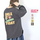 キャッチーなロゴデザインが可愛いバックプリントTシャツ
