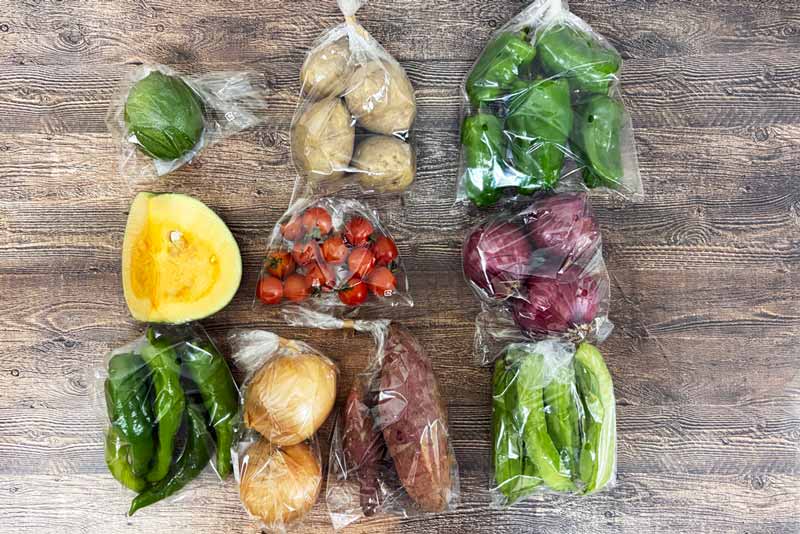 【無肥料・自然栽培】旬のお野菜・果物のお任せセット（Mセット）玉ねぎ、ジャガイモ、ミニトマト、ニンニク、南瓜、ニンジン、サツマイモ、ピーマン、インゲン、唐辛子、空芯菜、ツルムラサキ、レモンどから約10品【送料込み】 heart-netshop-10000101 無肥料・自然栽培野菜宅配のハート サンプル画像2