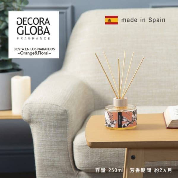商品名 DECORAGLOBA リードディフューザー 商品特徴 香りを通じて、その瞬間の、気分や感情を呼び覚まし、自身のインスピレーションを刺激してくれるユニークなフレグランスブランド。 調香師によって、個性のある香りを実現するために、クラフト製法で、細部まで気を配り調合し作りあげています。 商品仕様 【タイプ】 ■オレンジ＆フローラル ■グリーン＆ウッディ ■スパイシーフローラル＆ウッディ ■フレッシュ＆アロマティック ■フレッシュ＆シトラス ■ウッディ＆フローラル 【サイズ(約)】W9.5×D9.5×H9(リード込み24.5)cm 【容量】250ml 【主成分】香料、溶剤 【販売元】藤栄 【生産国】スペイン 【注意事項】芳香期間は約2か月 ※お部屋の状況や使用方法によって異なります。 注意事項 芳香期間は約2か月 ※お部屋の状況や使用方法によって異なります。 【関連キーワード】DECORAGLOBA リードディフューザー 250ml ディフューザー アロマグッズ 地中海 ルームフレグランス アロマディフューザー ルーム フレグランス 香り アロマ 癒し 可愛い おしゃれ 母の日 父の日 誕生日 バースデー プレゼント ギフト 贈り物 お祝い 贈答品 グッズ おすすめ 人気 通販 販売