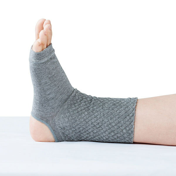 【ネコポス】【送料無料】メディカル備長炭 足裏サポーター 左右1組 磁気治療器 治療機器 血行促進 磁気 マグネット 足裏 足首 コリ 磁石 サポーター 男女兼用 就寝用 夜用 ナイト用 磁気サポーター 足首サポーター 立ち仕事 足 むくみ 土踏まず 永久磁石 足裏刺激 備長炭