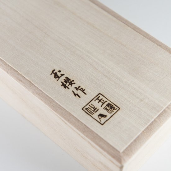 高級カシミヤ用洋服ブラシ 優美 ゆうび 桐箱入り 洋服ブラシ 毛玉取り 浅草 アートブラシ社 カシミヤ用 洋服 ブラシ デリケート 衣装 洋服用ブラシ 白馬 尾毛 馬毛 両親 母の日 父の日 敬老の日 シニア 誕生日 プレゼント ギフト 贈り物 お祝い 贈答品 グッズ おすすめ 人気