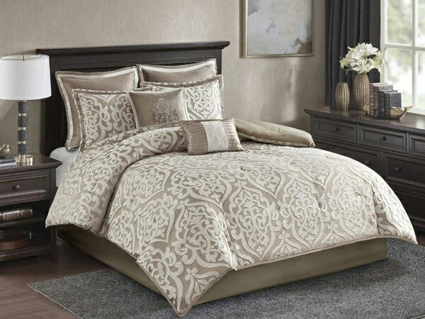 【キング】 Madison Park マディソンパーク Odette 掛け布団8点セット (タン) 264×233cm 掛け布団1枚&枕カバー4枚&装飾クッション2&ベッドスカート1 [2]