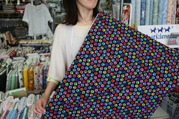 猫好き集まれ!/USAコットン/かわいい肉球2cm/生地/布/綿/猫柄/輸入生地/アメリカ/肉球/エプロン