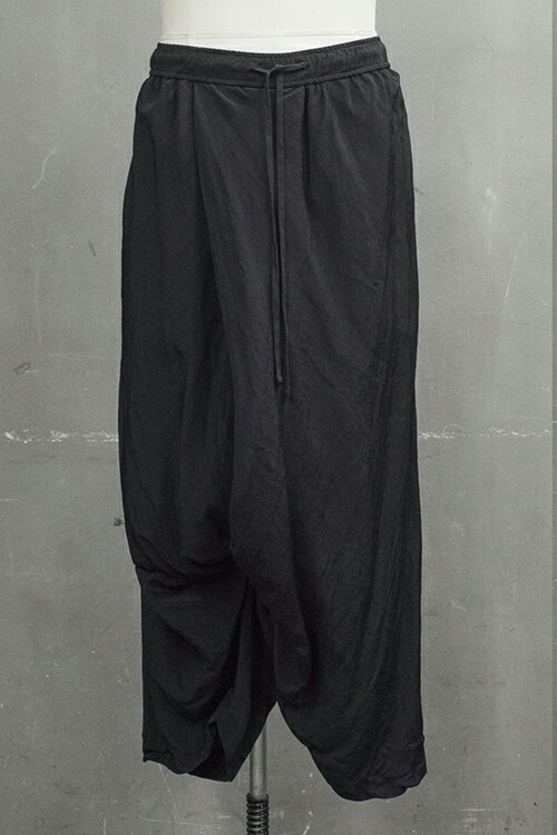 JULIUS DRAPE CROPPED PANTS